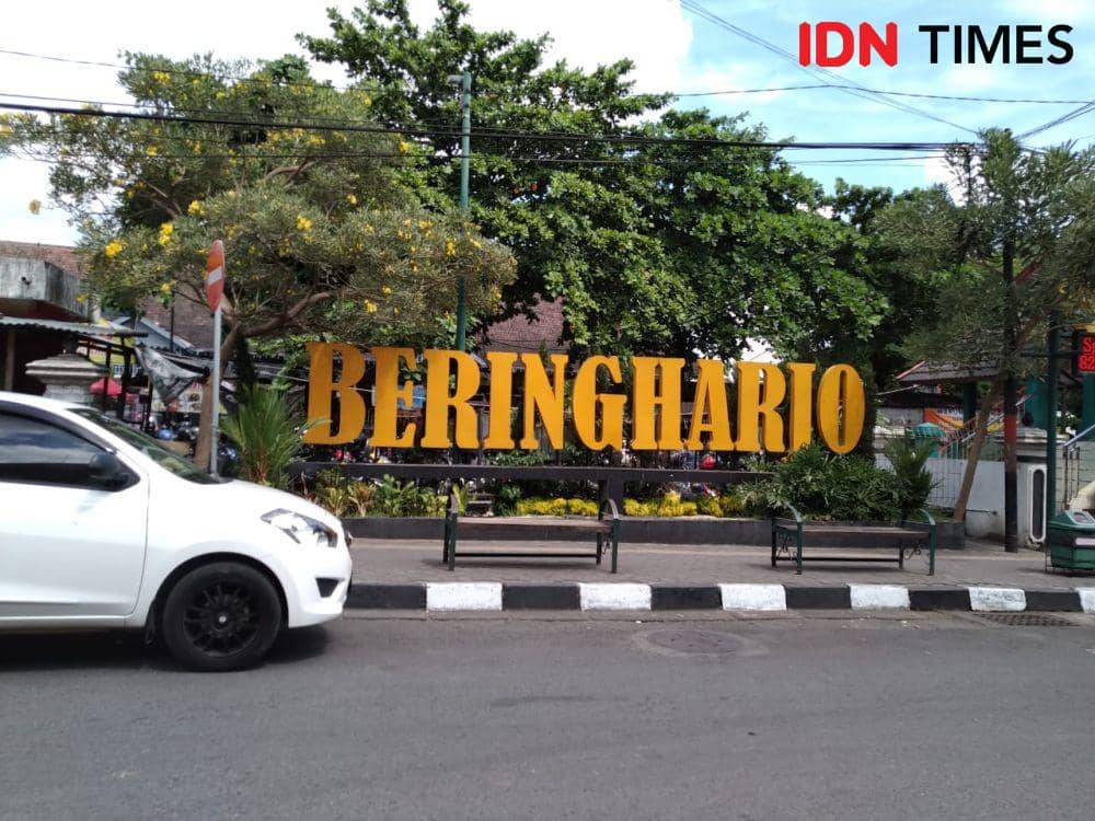 Warung Makan Bu Geriyah: Santap Nikmat di Pinggir Pantai Cilacap